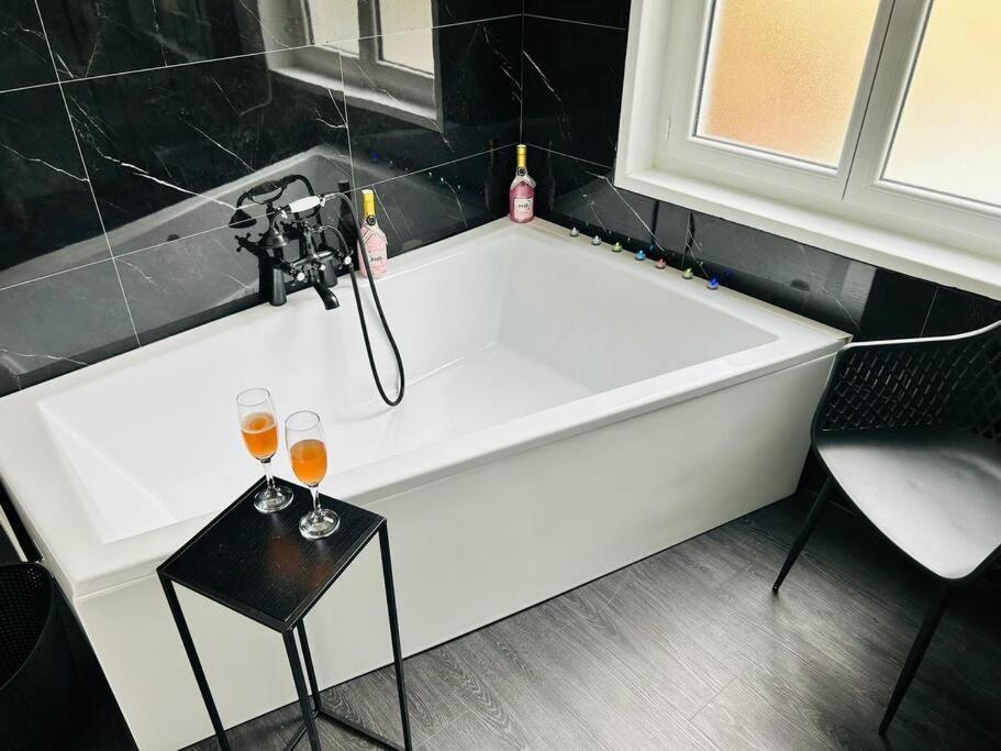 Love Room « L'Etreinte Doree » Illiers-Combray Eksteriør bilde