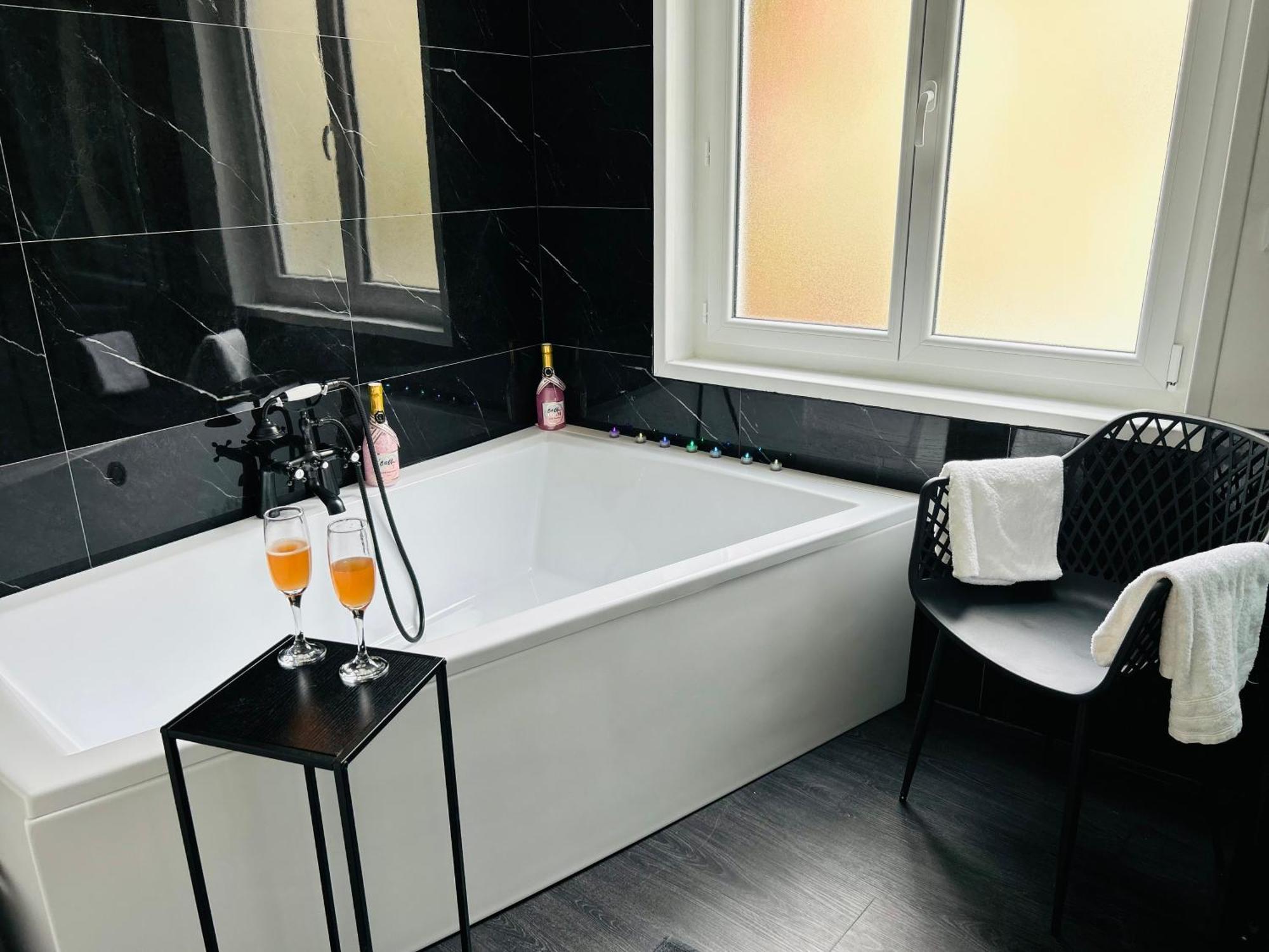 Love Room « L'Etreinte Doree » Illiers-Combray Eksteriør bilde